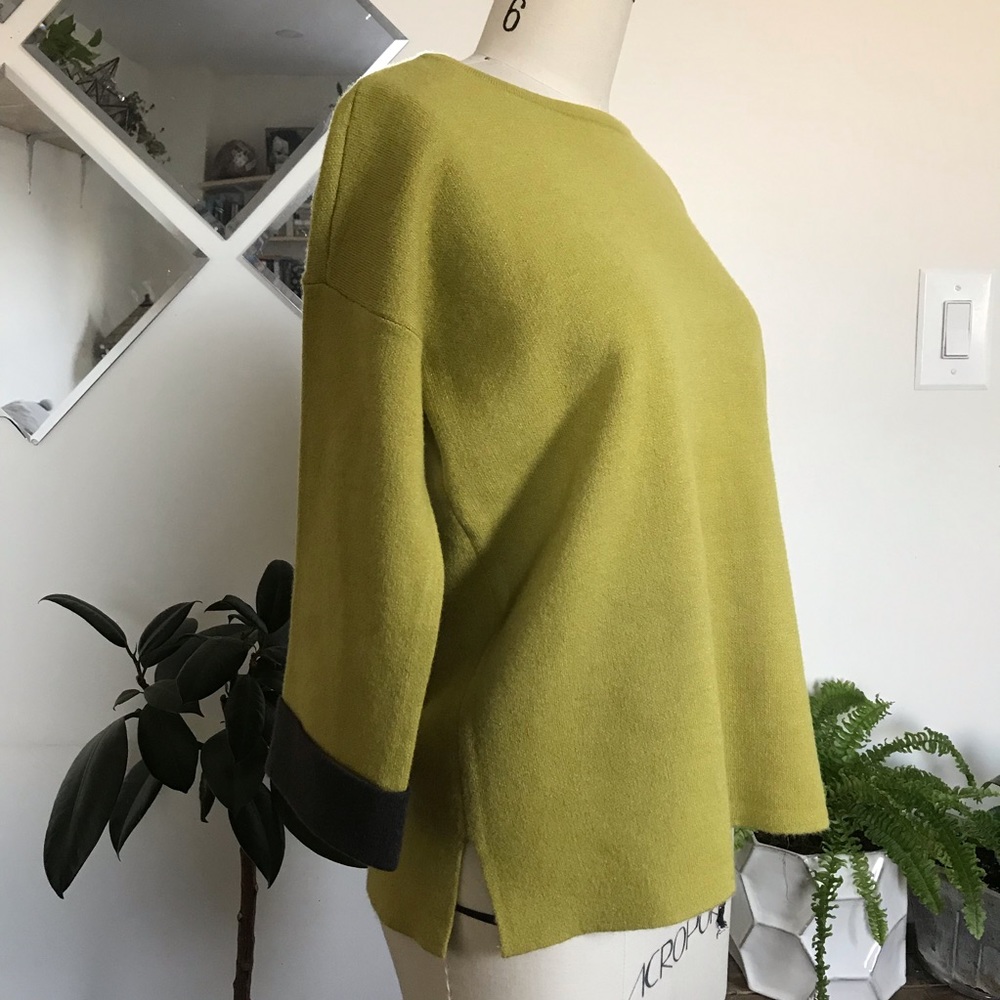 TAHARI Sweater